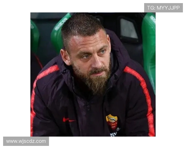 德罗西:虽然不是最正确的选择,但我依然愿意以罗马为中心重返赛场 德罗西:虽然不是最正确的选择,但我依然愿意以罗马为中心重返赛场