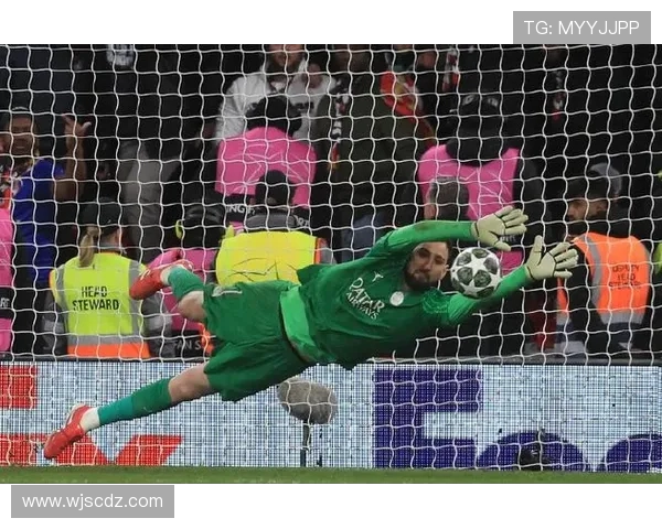 多纳鲁马赛后发声2025圣诞夜拿下三分并通过体重检测门神稳守